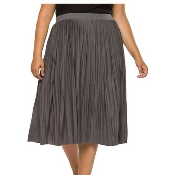 Dex Plus Size Pleated Grey Skirt / Jupe grise plissée - Picture 4 of 5
